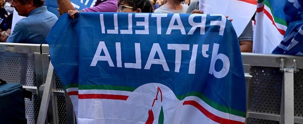 Italia: il candidato di Fratelli d’Italia si è levato in piedi per lodare Hitler Italia: il candidato di Fratelli d’Italia si è levato in piedi per lodare Hitler