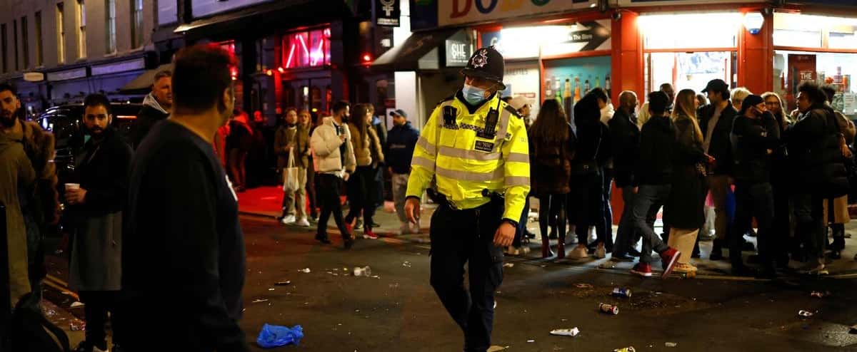 Quatro homens presos em Londres sob suspeita de insultos e ameaças anti-semitas Quatro homens presos em Londres sob suspeita de insultos e ameaças anti-semitas