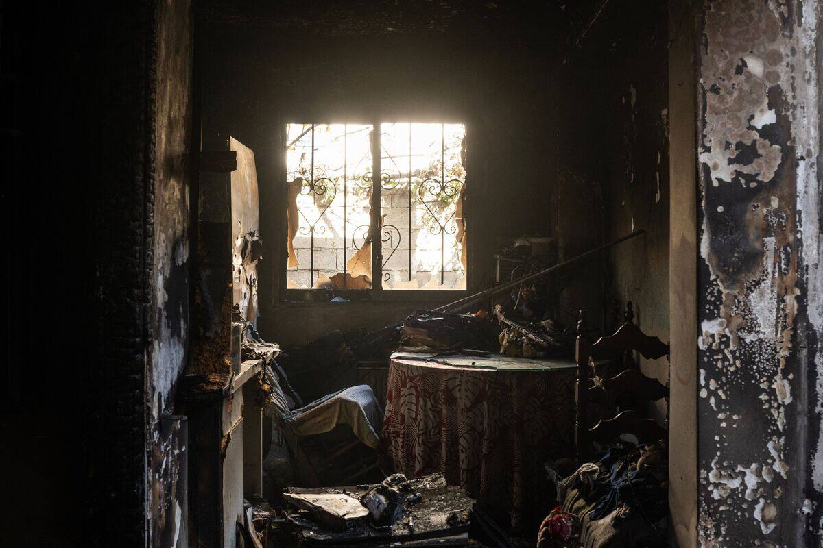 EN FOTOS | Incendios en Grecia: los bomberos avanzan, se encuentra el cuerpo en una fábrica carbonizada