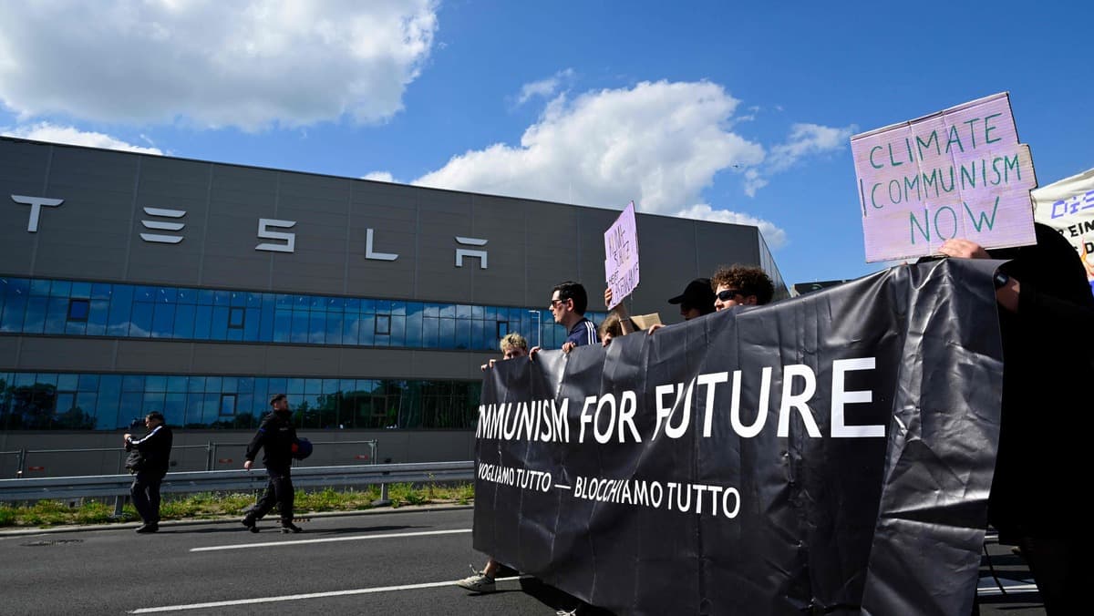 Plus d&rsquo;un millier de manifestants &eacute;cologistes contre l&rsquo;usine Tesla pr&egrave;s de Berlin