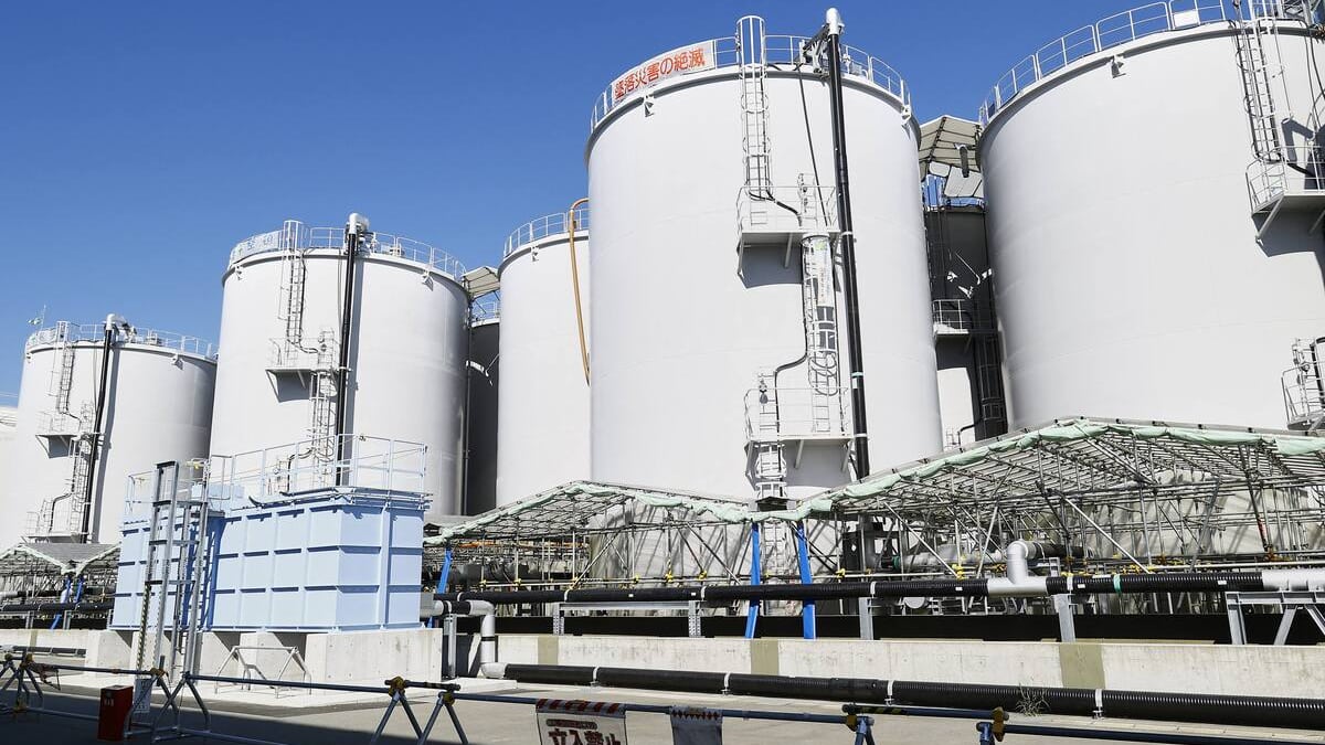 Fukushima: début d'une tentative de retrait de débris radioactifs provenant des réacteurs