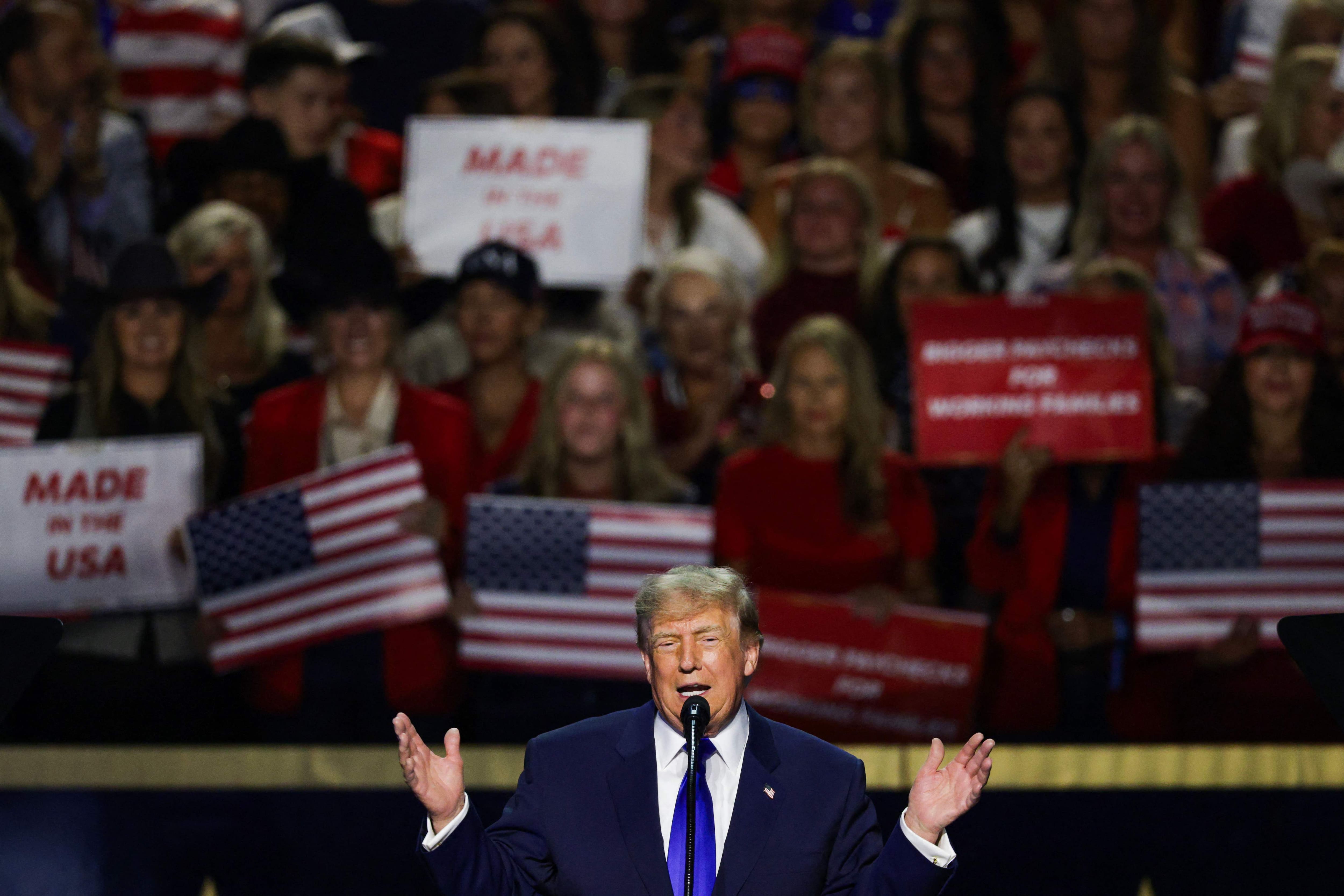 À Dallas, Trump mise sur sa personne pour sauver les élections de mi-mandat