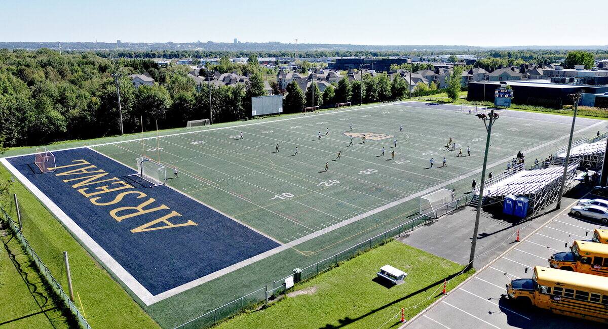 Coup de th&eacute;&acirc;tre: les footballeurs de l&rsquo;Acad&eacute;mie Saint-Louis auront droit &agrave; leur annonceur maison pour toute la saison