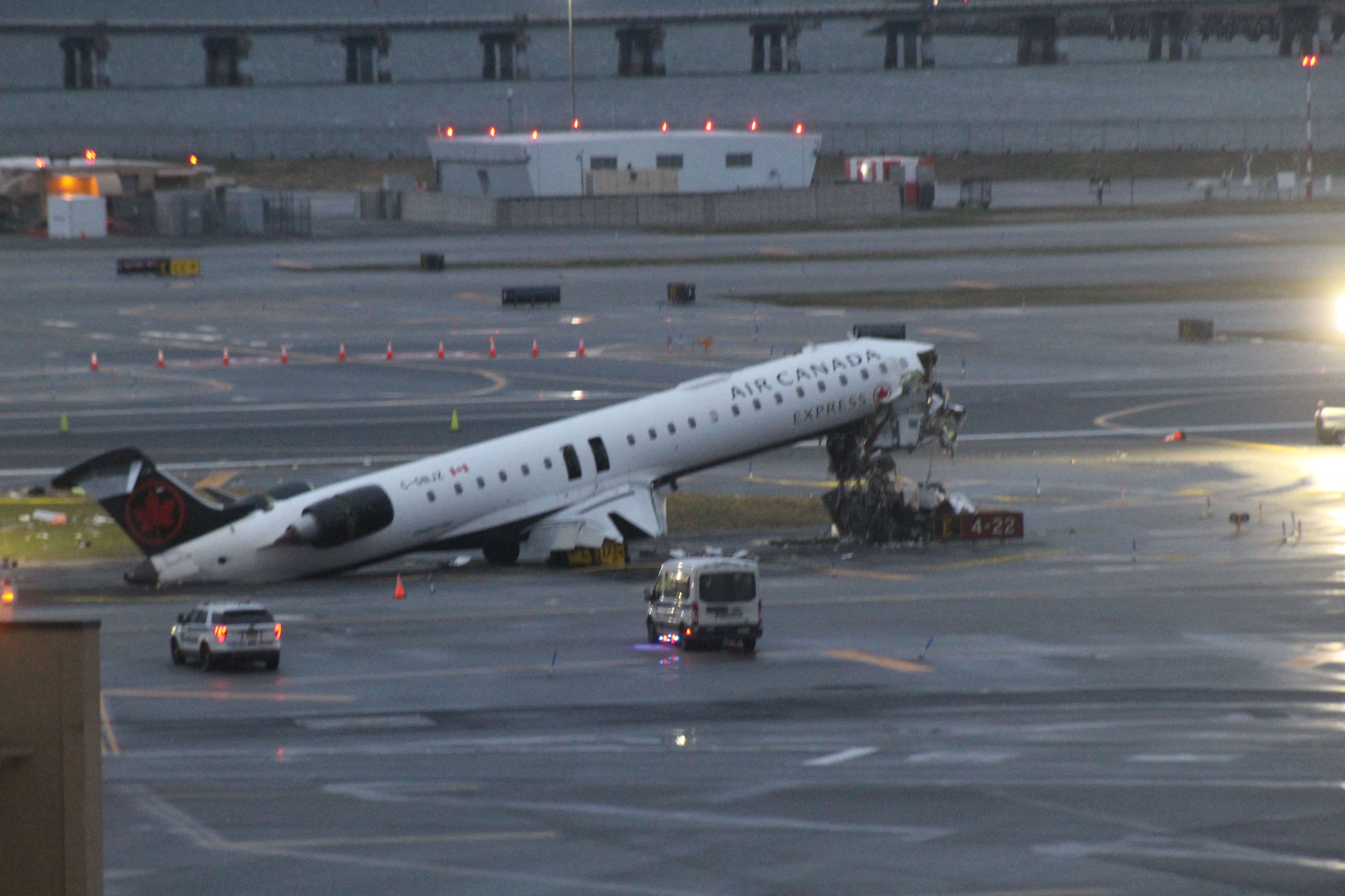 Seconde par seconde : voici ce que l&rsquo;on sait des moments qui ont pr&eacute;c&eacute;d&eacute; la collision &agrave; LaGuardia