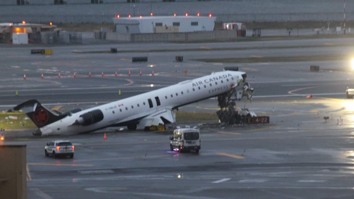 Seconde par seconde : voici ce que l’on sait des moments qui ont précédé la collision à LaGuardia
