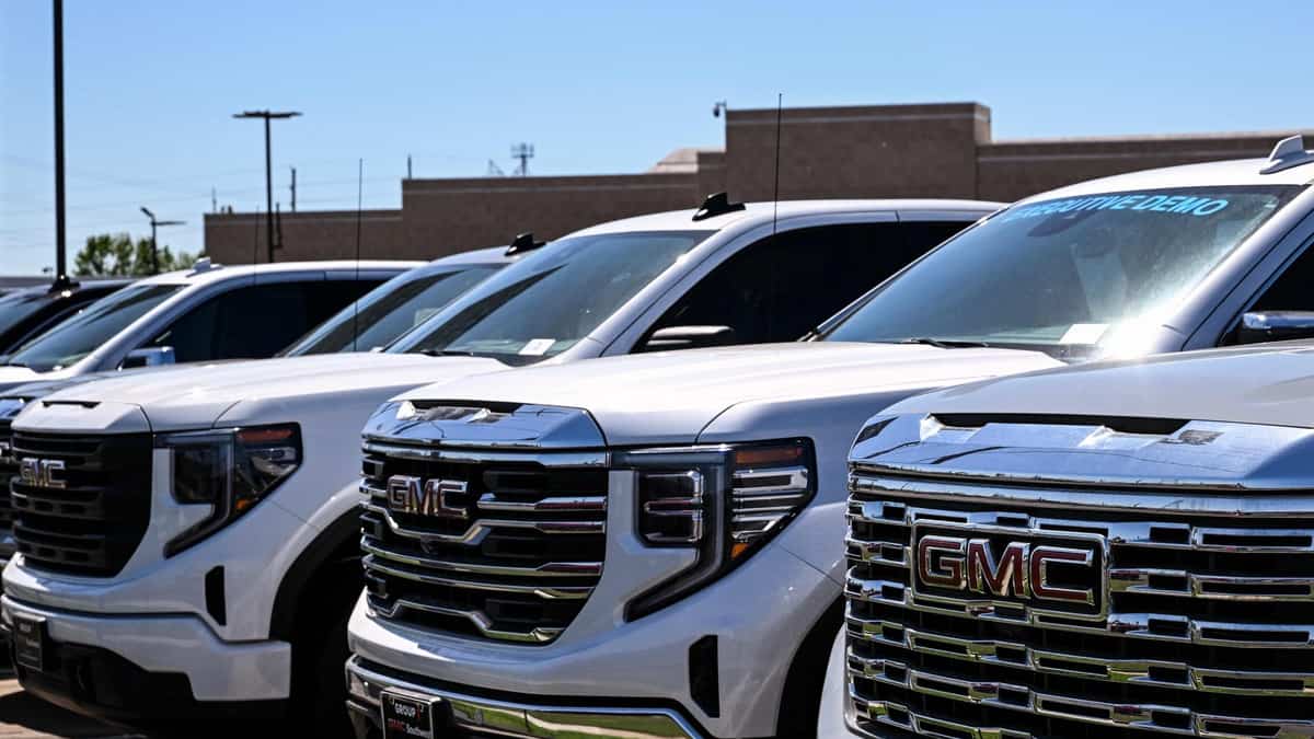 Trump allège l'impact des tarifs douaniers pour des constructeurs auto