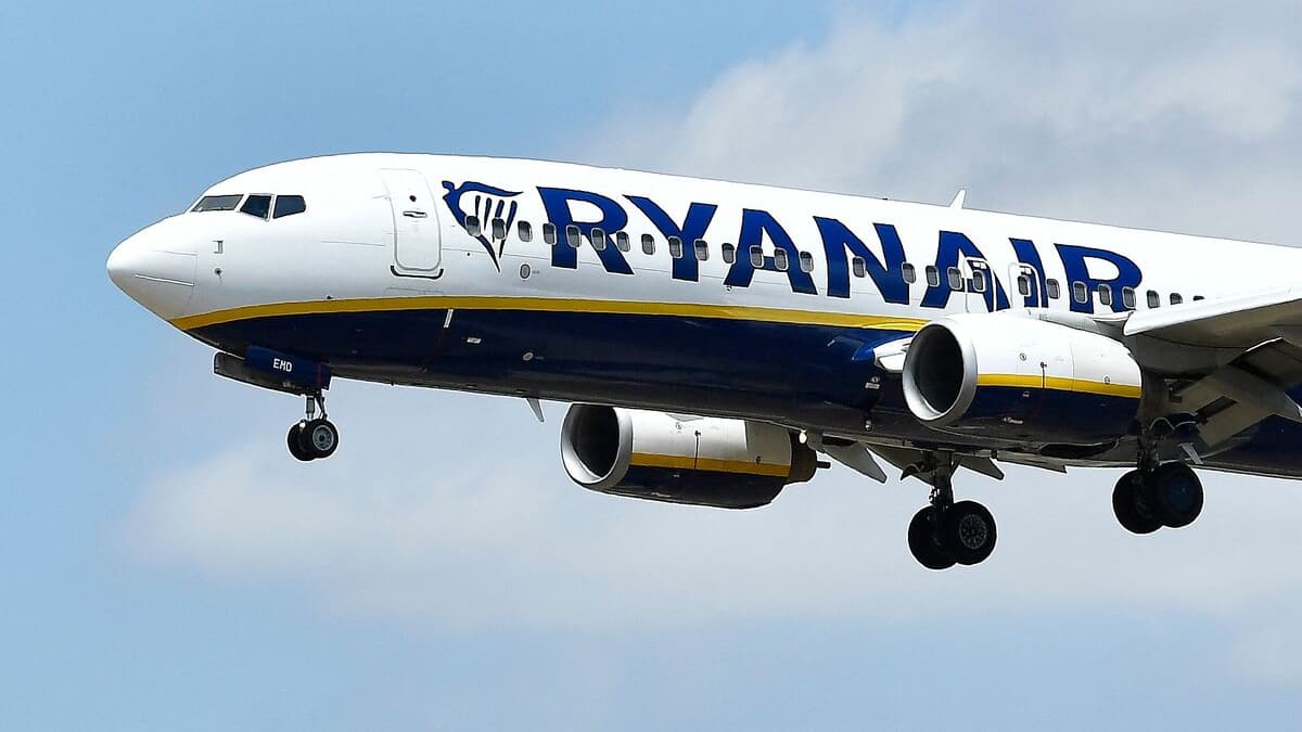 Passenger sucked in through his broken window: a “foreign object” could explain the incident Passenger sucked in through his broken window: a “foreign object” could explain the incident