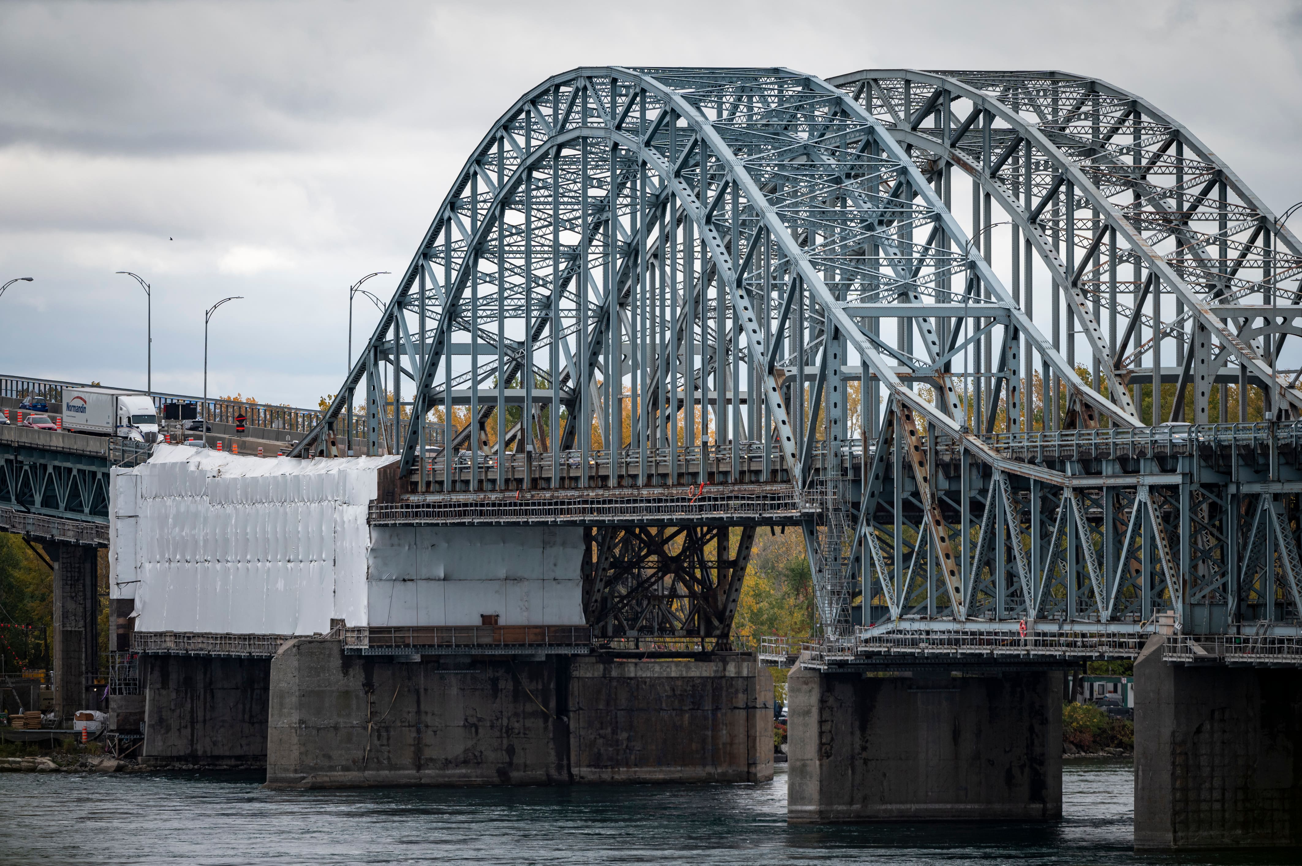 Fissure sur le pont Honoré-Mercier: toutes les voies de circulation sont maintenant ouvertes