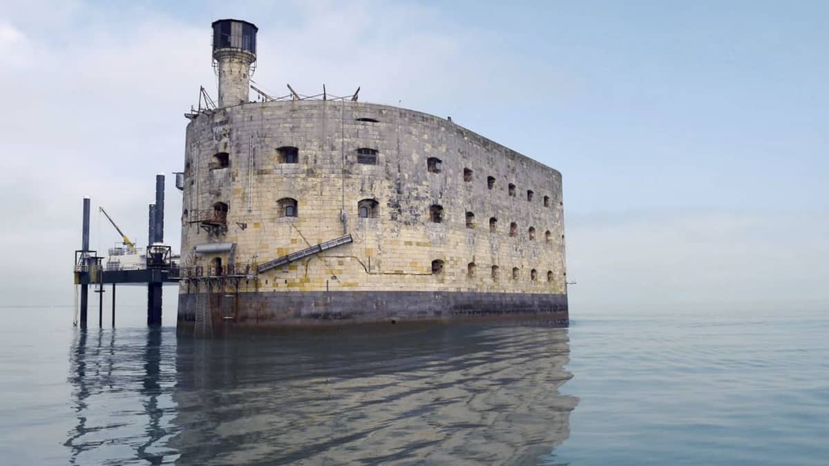 This famous TV monument falls into “ruins”: do you recognize it? This famous TV monument falls into “ruins”: do you recognize it?