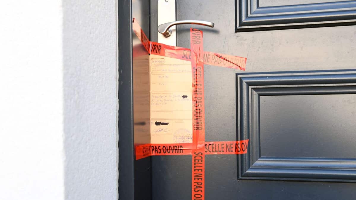 La mère du garçon tué et mis dans une valise incarcérée