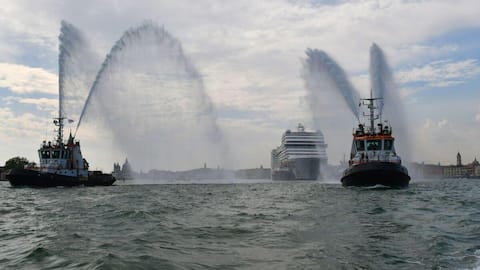 Venice reopens its lagoon to cruises in a controversial atmosphere