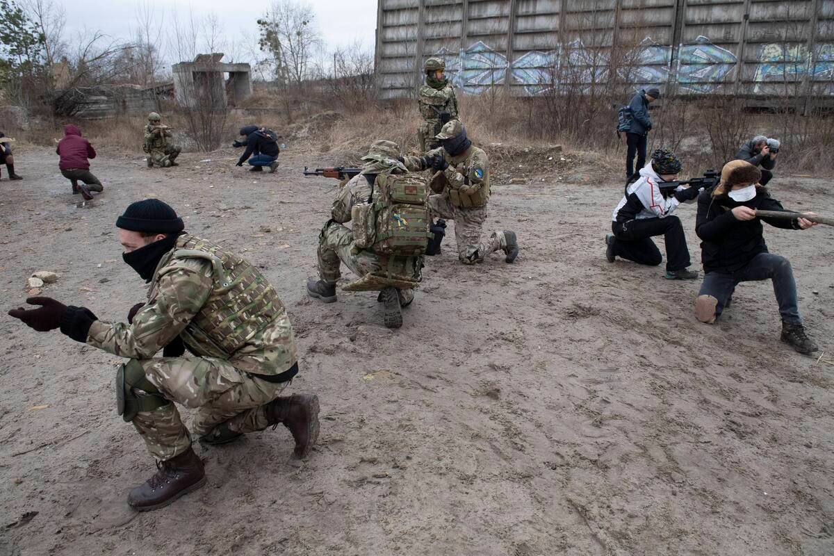 Ukraine: la Chine appelle au calme et reporte ses &eacute;vacuations