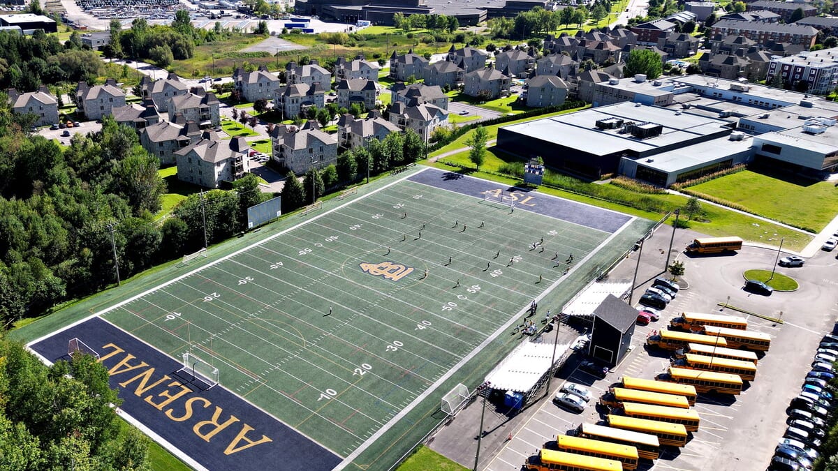 Académie Saint-Louis : Tensions Montantes et Bataille pour le Calme dans le Quartier
