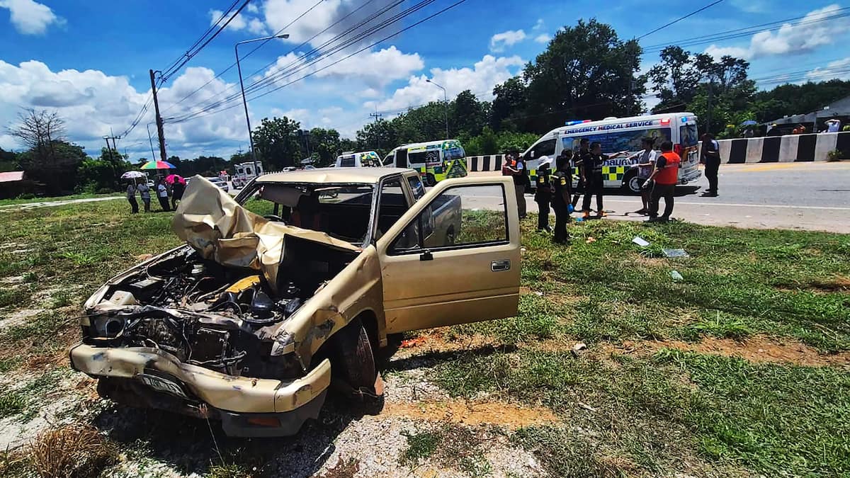 Thailand: eight Buddhist monks killed after child drives truck into procession Thailand: eight Buddhist monks killed after child drives truck into procession