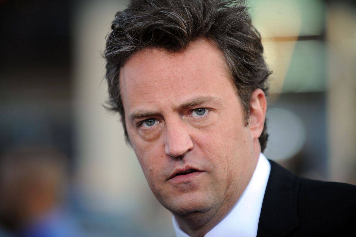 George Clooney pense que Matthew Perry «n’était pas heureux» pendant ...