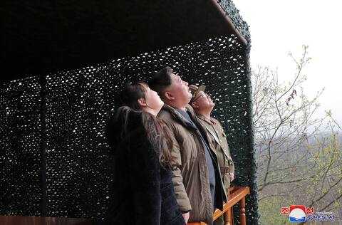 Kuzey Kore katı yakıtlı füze fırlattığını doğruladı