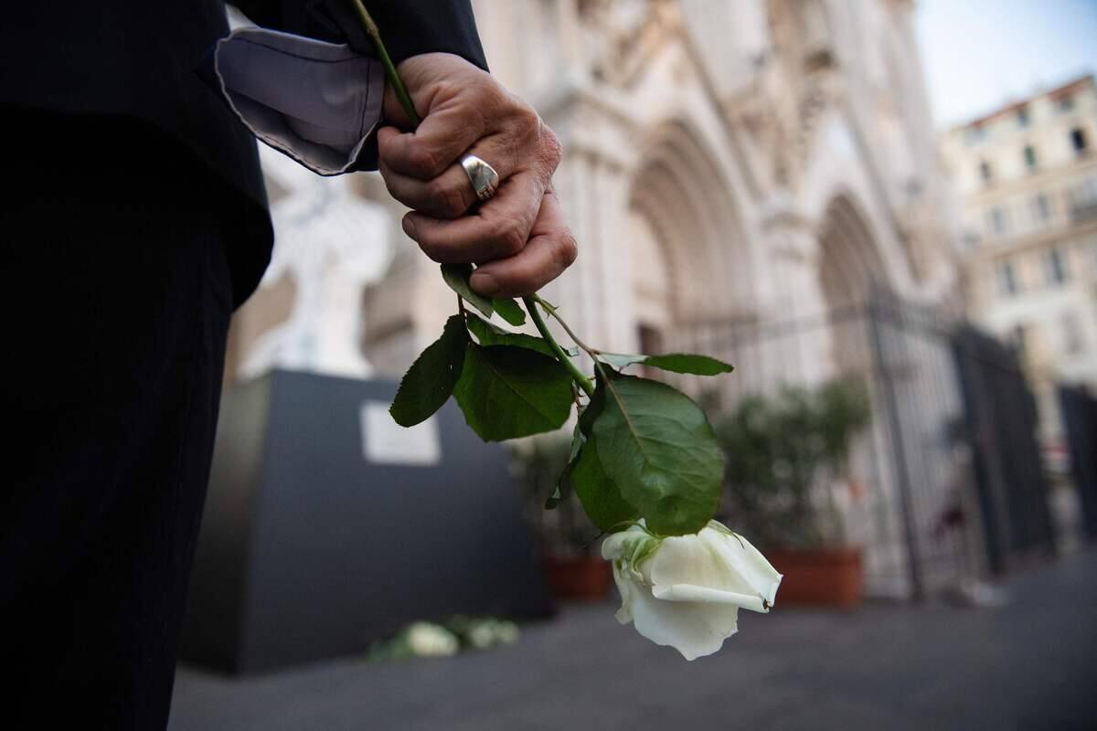 Hommage aux trois victimes de l'attaque au couteau de Nice