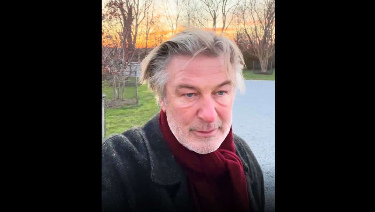 Alec Baldwin toujours hant&eacute; par la mort de Halyna Hutchins