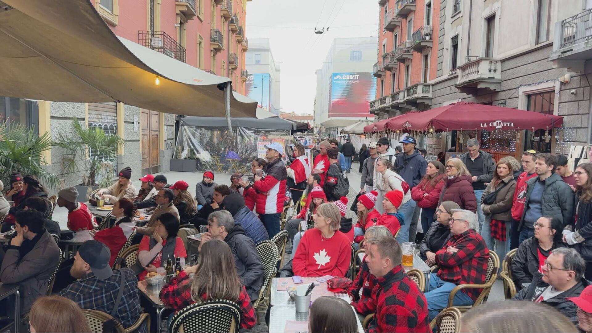 «L’ambiance est débile»: un bar à Milan devient le lieu de rencontre ...