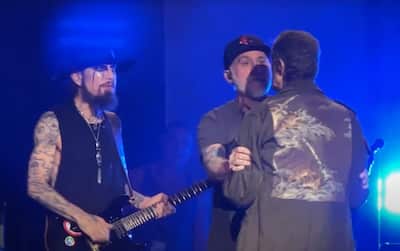 EN VÍDEO | El cantante de Jane's Addiction golpea a su guitarrista en medio de un show