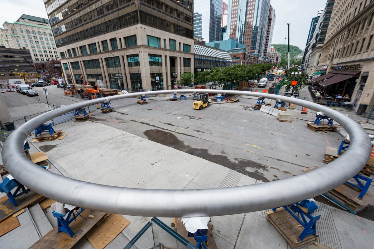 L&rsquo;anneau g&eacute;ant de Montr&eacute;al hiss&eacute; samedi