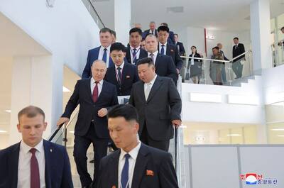 Putin regala un'auto a Kim Jong Un