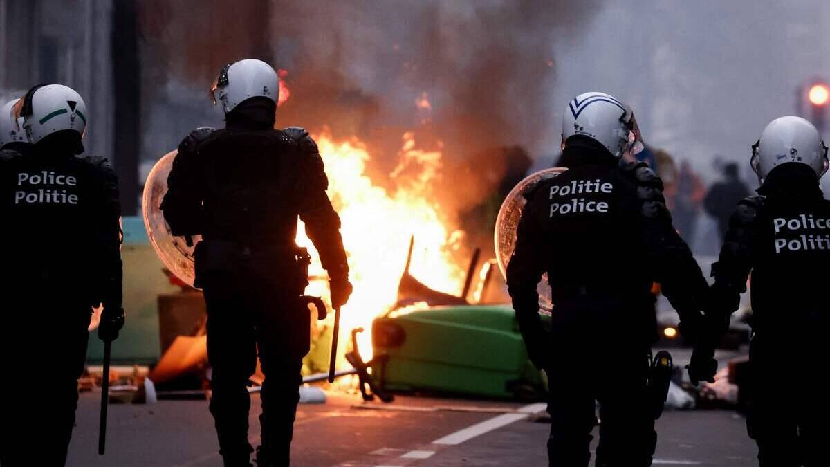 EN IMAGES | Des heurts pendant une manifestation contre les mesures anti-COVID à Bruxelles
