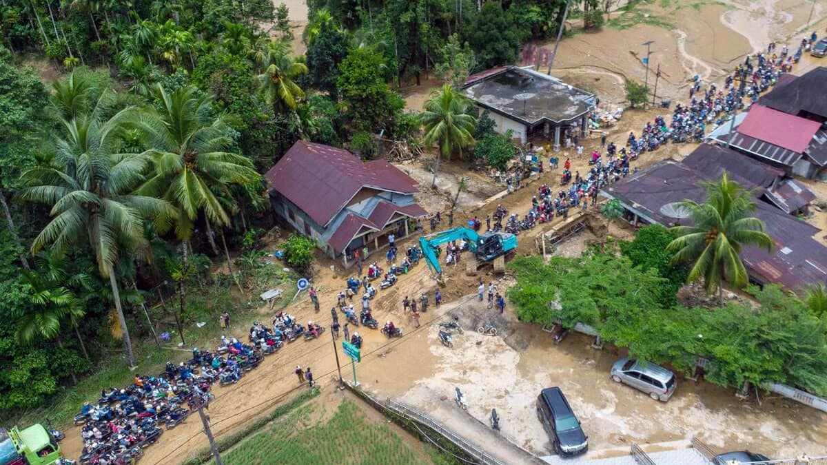 Indonesia: The death toll from floods in Sumatra rises to 21 Indonesia: The death toll from floods in Sumatra rises to 21