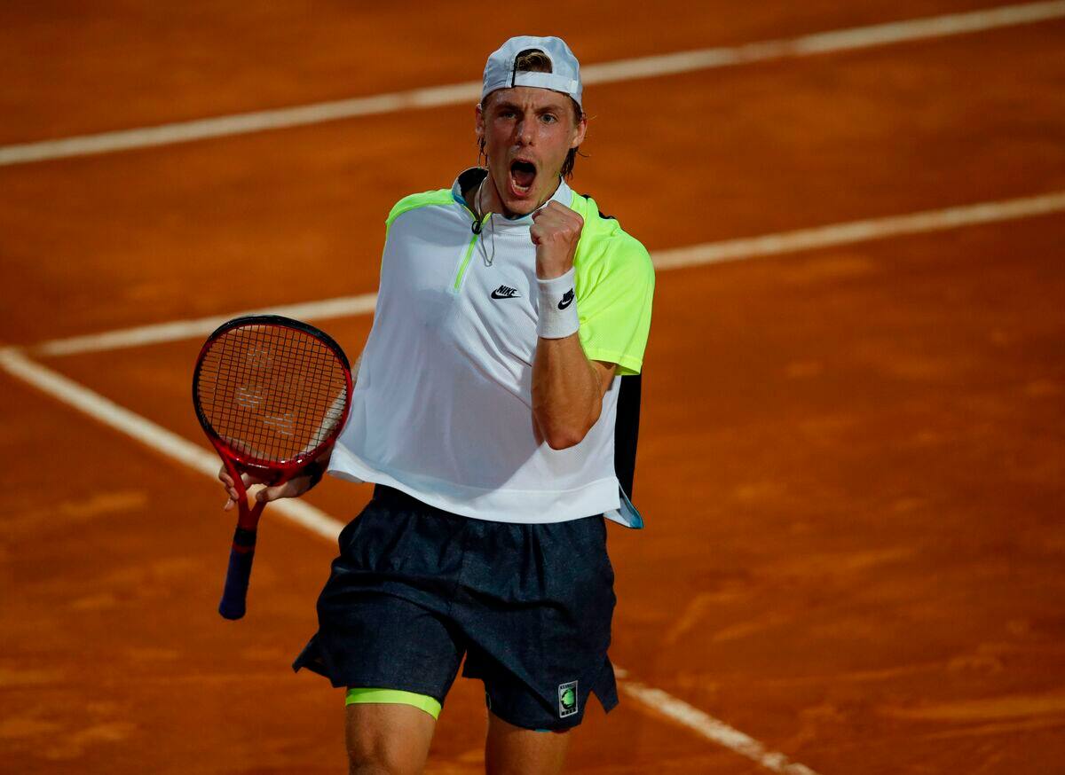 Roland Garros Shapovalov Sauve L Honneur Canadien Tva Sports