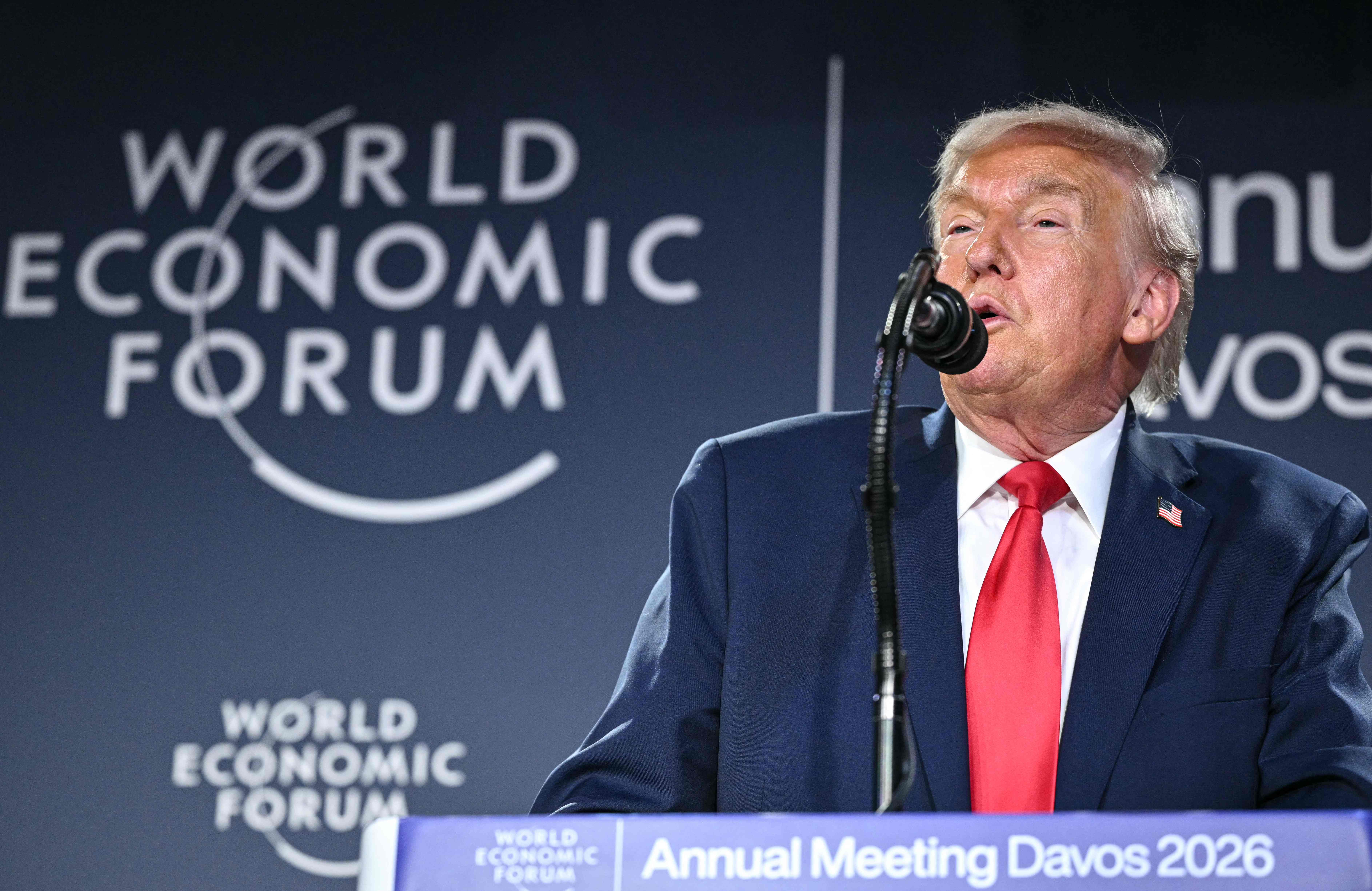 «Surveillez vos arrières»: accueil mitigé pour le discours de Trump à Davos