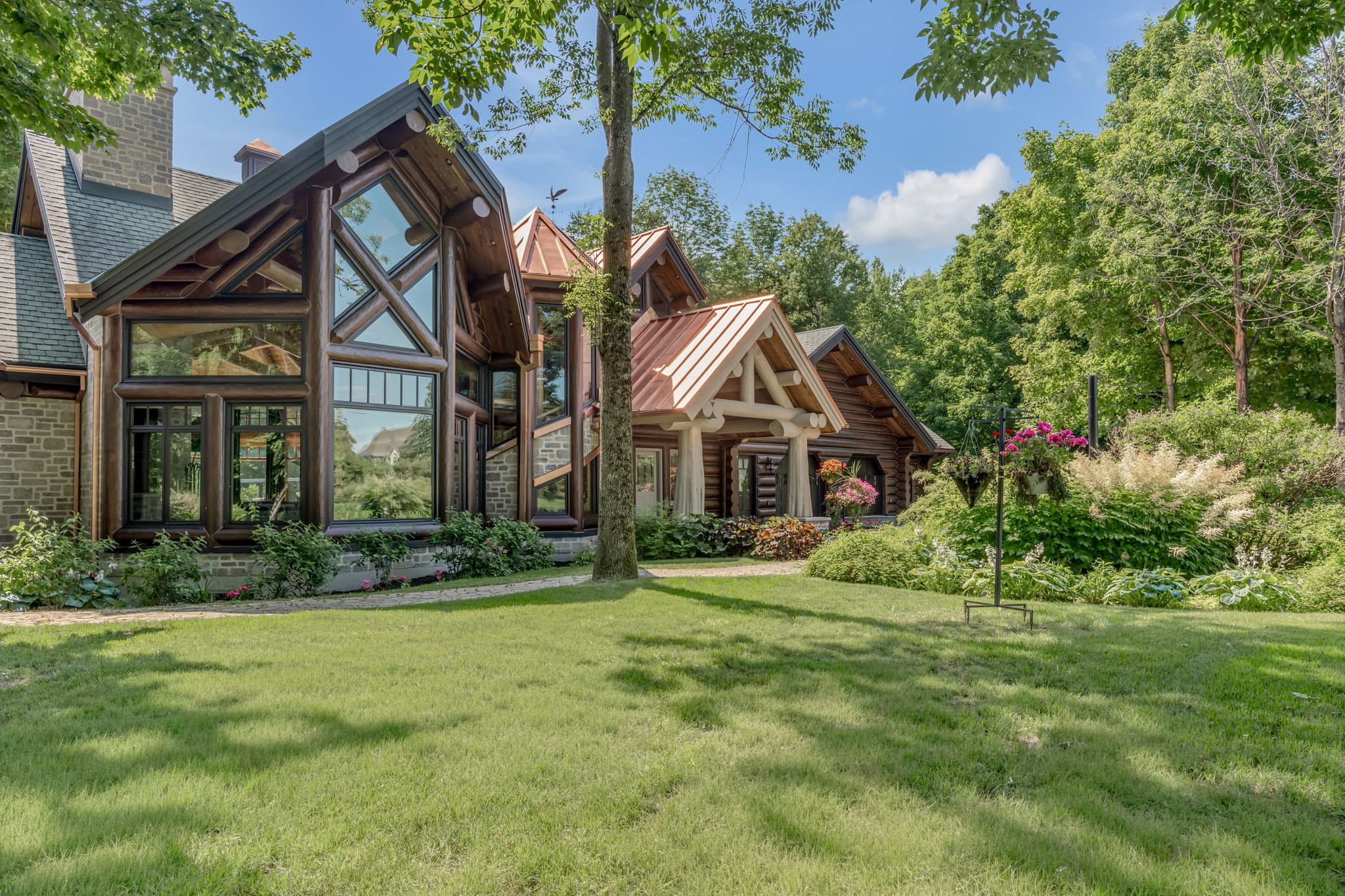 [PHOTOS] Un lodge digne de Yellowstone à 15 minutes du centre-ville de Québec à vendre... pour 14 M$