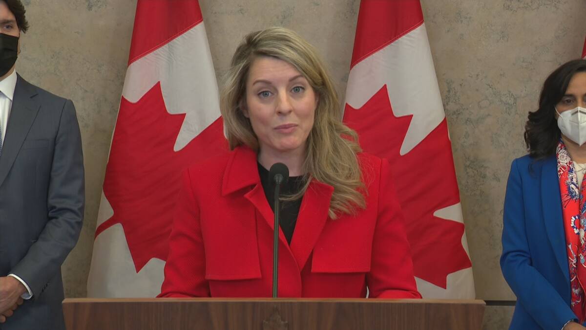 Mélanie Joly veut pacifier Haïti sans y aller