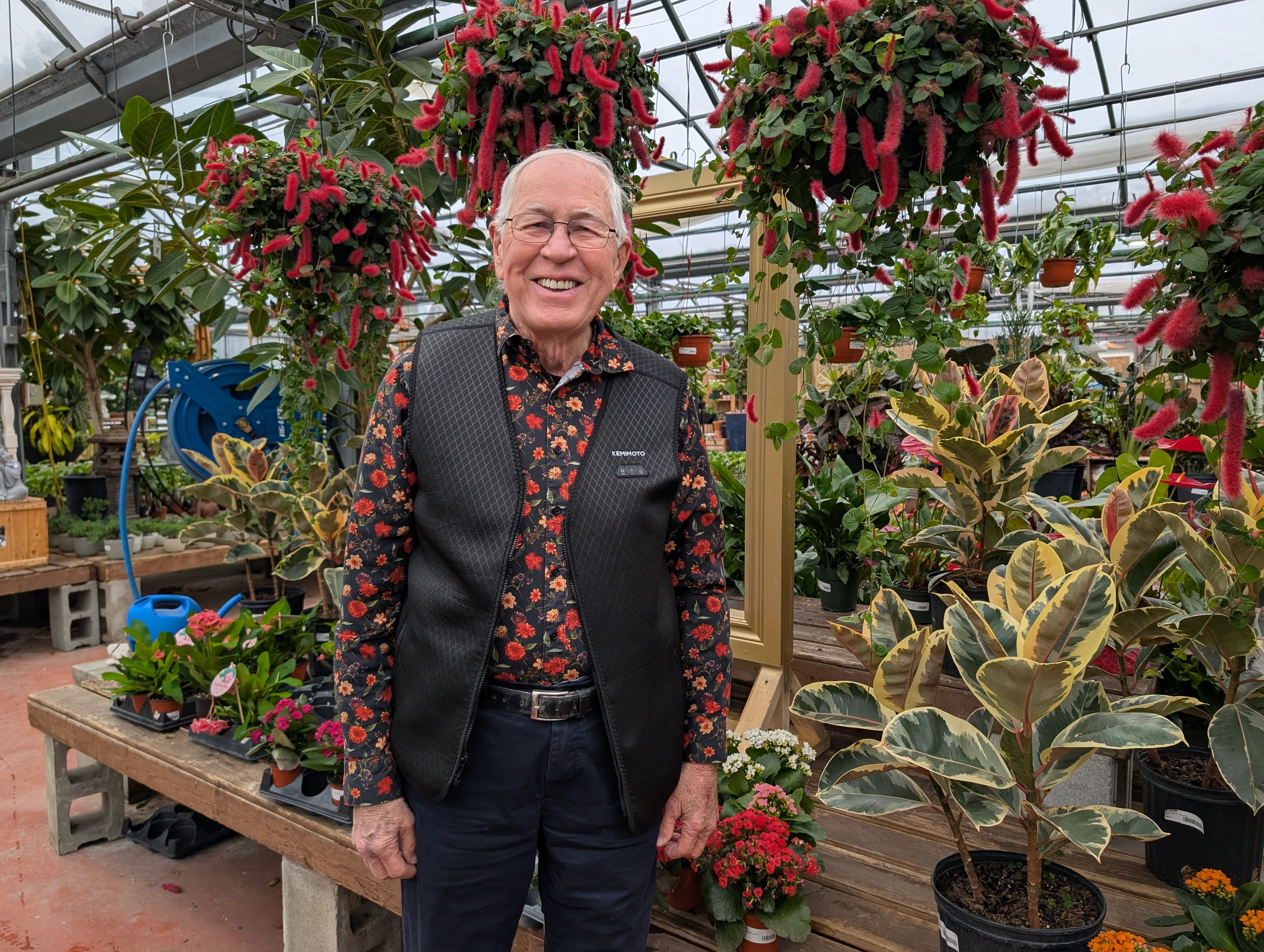 &laquo;Le bonheur, c&rsquo;est d&rsquo;&eacute;changer&raquo;: &agrave; 89 ans, il visite encore son magasin tous les jours