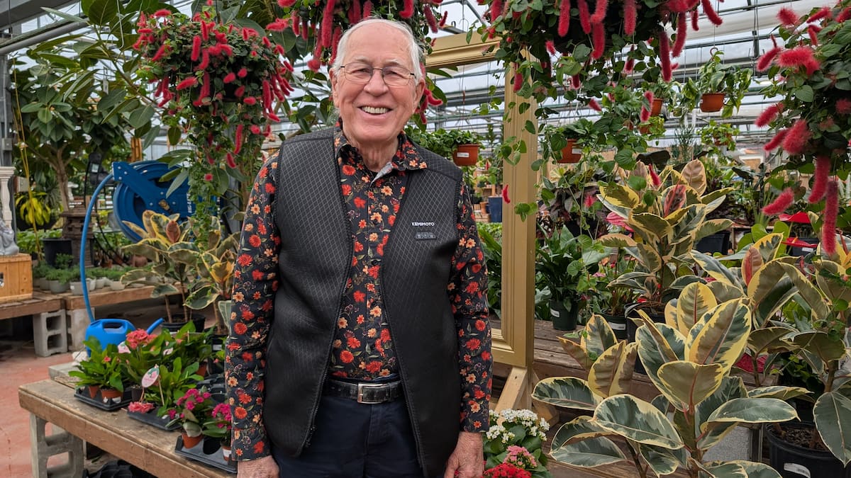 «Le bonheur, c’est d’échanger»: à 89 ans, il visite encore son magasin tous les jours