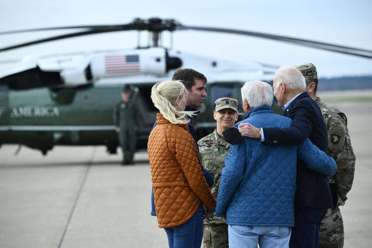 Biden au Kentucky, frapp&eacute; par des tornades d&eacute;vastatrices