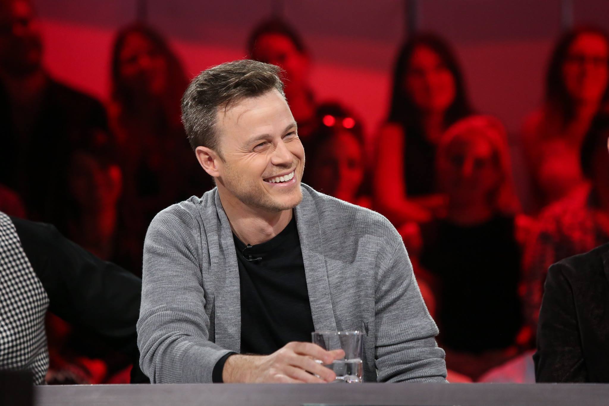 Louis Morissette à côté d'un ex de Véro