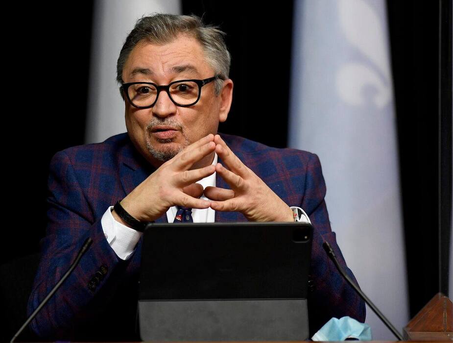 Image principale de l'article La décision d'annuler les bals sera réévaluée