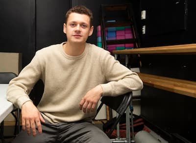 Levi Doré plays one of the two sons of Catherine Chabot's character.