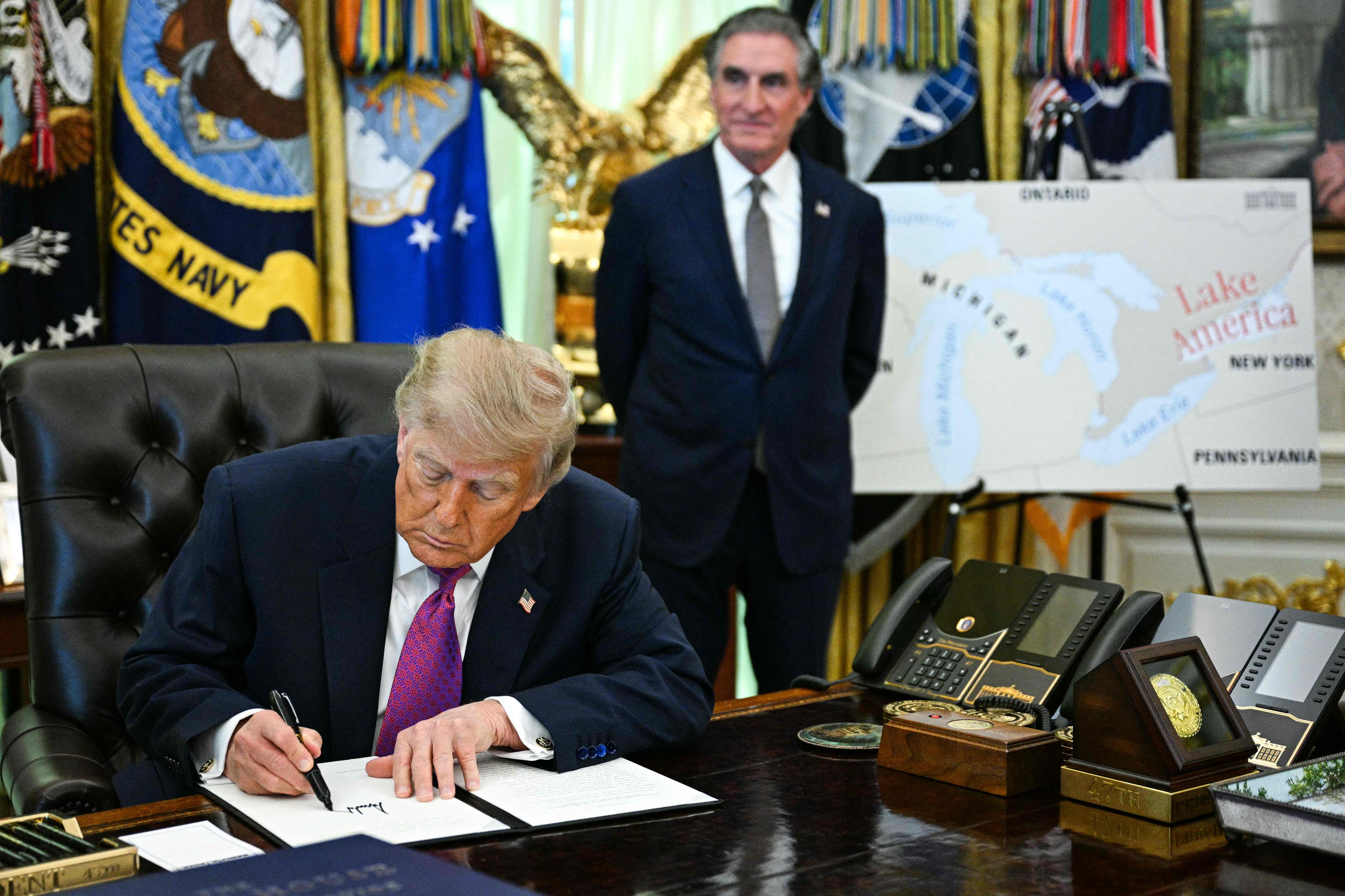«Lac Amérique»: Donald Trump signe un décret pour changer le nom du lac Ontario