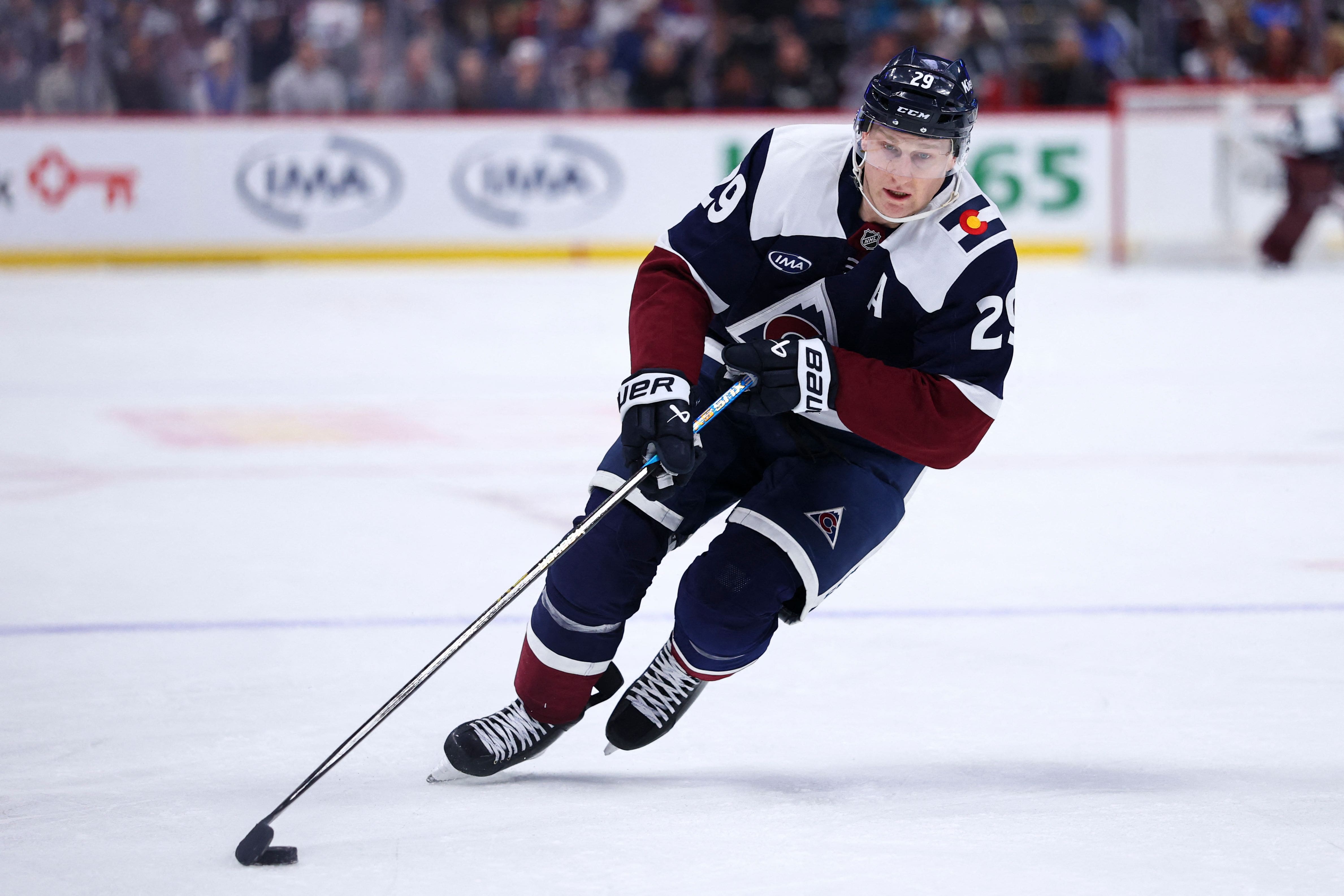 Neuf buts pour l’Avalanche, un de plus pour Nathan MacKinnon