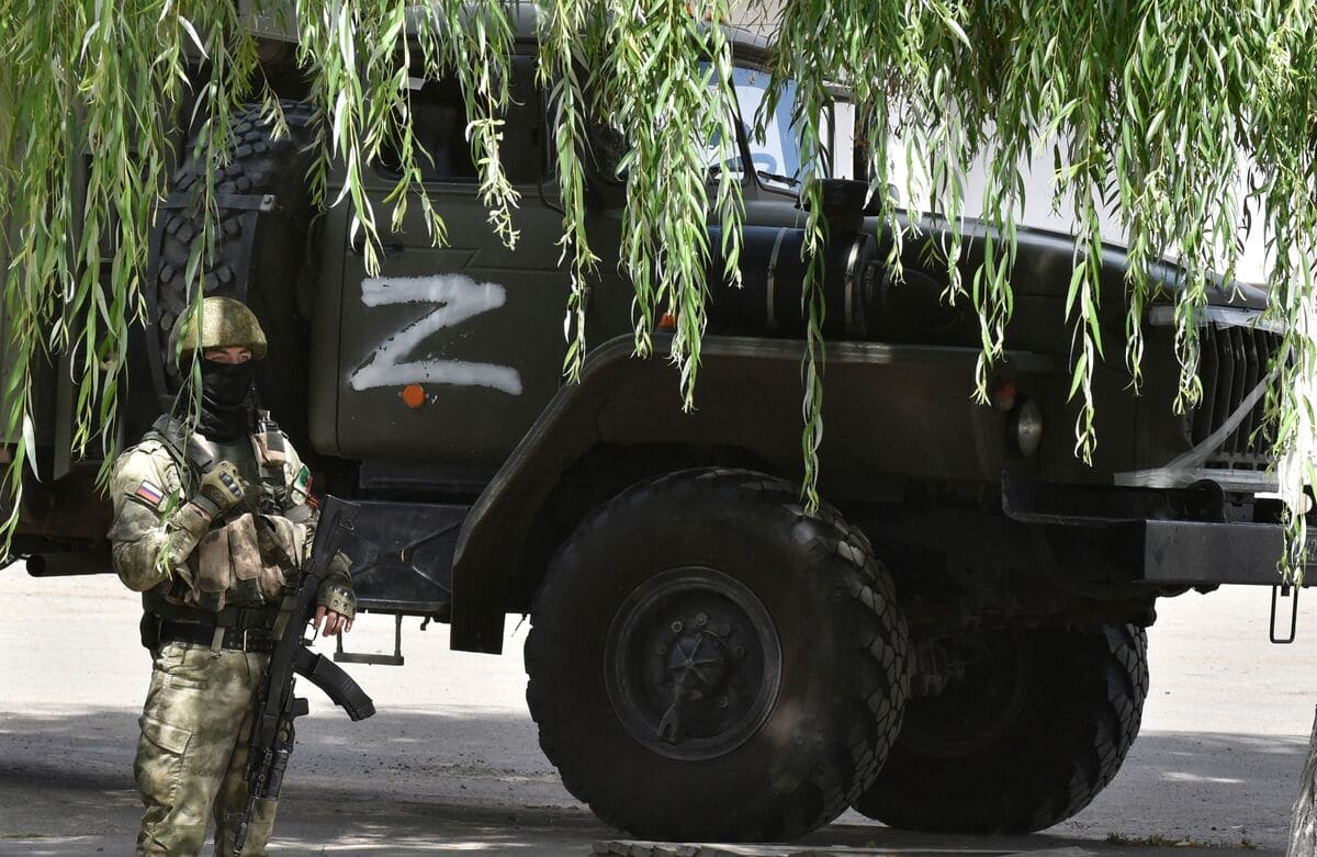 Putin signs decree to expand army