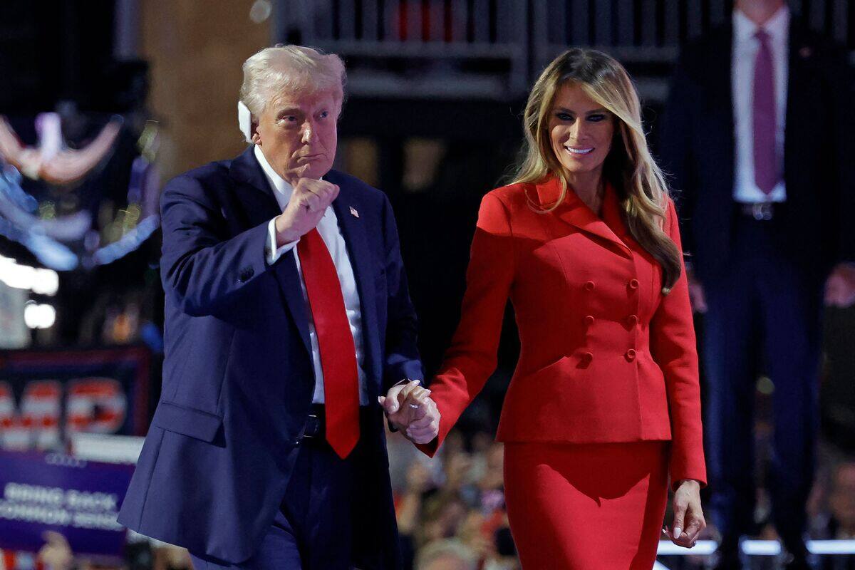 &laquo; Je ne suis pas cens&eacute; &ecirc;tre l&agrave; ce soir &raquo;: Trump raconte sa tentative d'assassinat