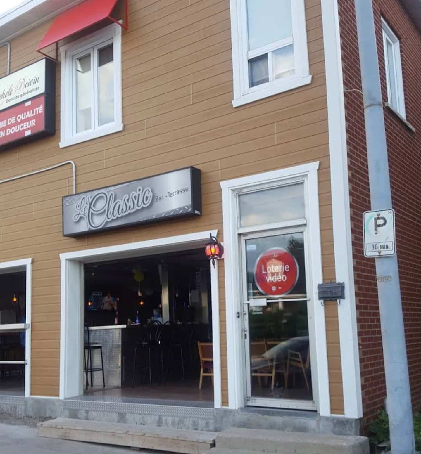 Un citoyen blessé en tentant de bloquer un individu armé à Saguenay