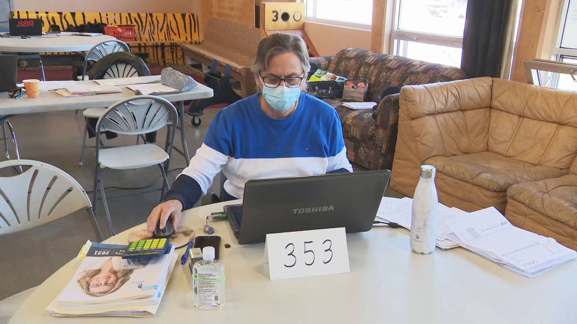 Une arm&eacute;e de b&eacute;n&eacute;voles pour vous aider &agrave; faire vos imp&ocirc;ts