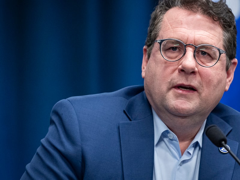 Succession de Legault : Drainville songe sérieusement à se lancer , Girard renonce