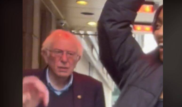 Bernie Sanders interrompt une danse TikTok et devient à nouveau viral
