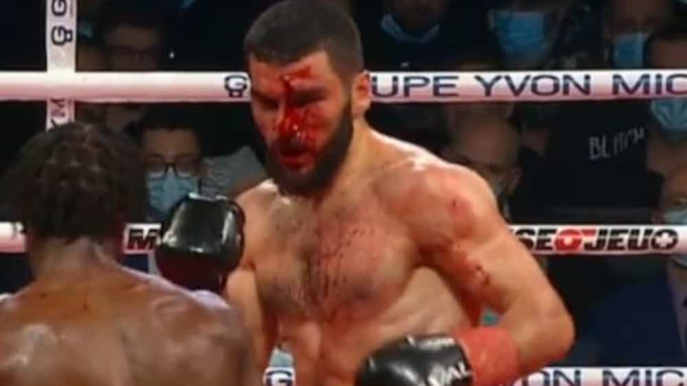 Un Beterbiev ensanglanté pulvérise Browne