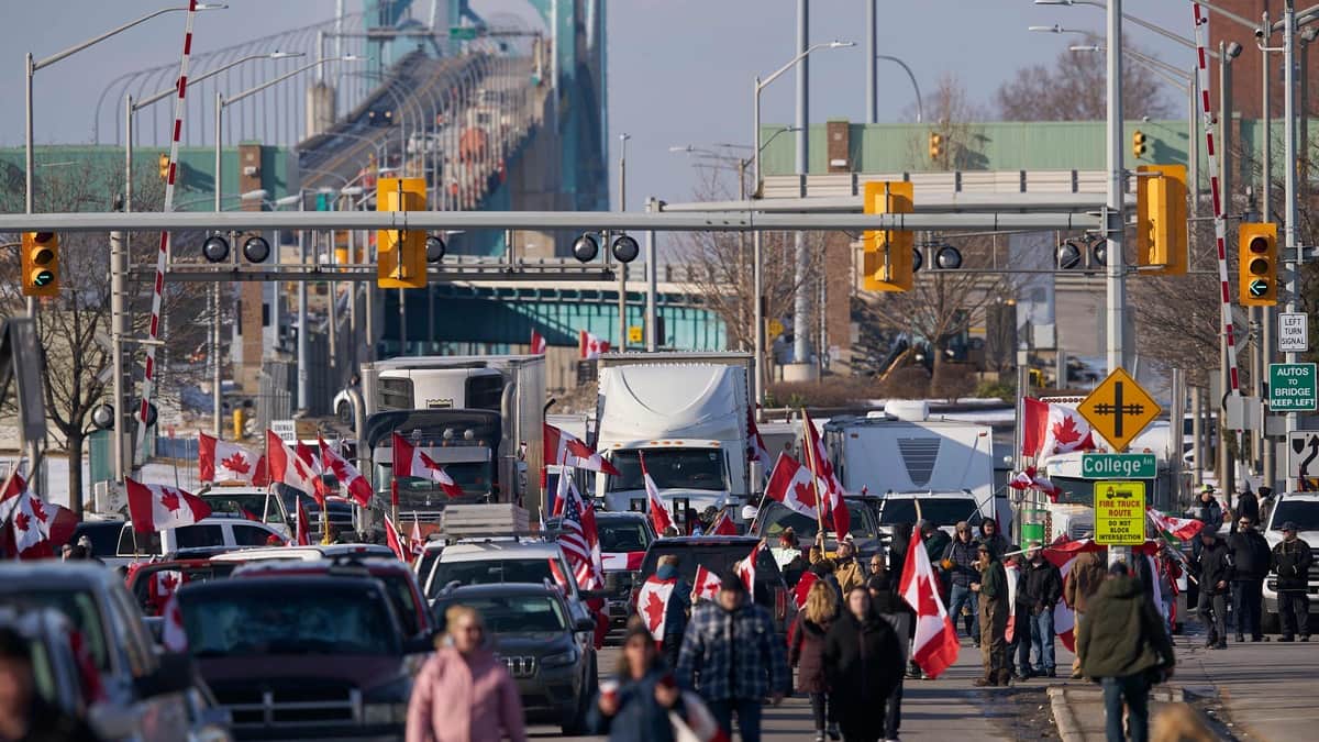 Le blocus du pont Ambassador a des répercussions sur les écoles et les usines automobiles