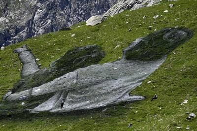 Italia: un gigantesco affresco ai piedi del Monte Bianco