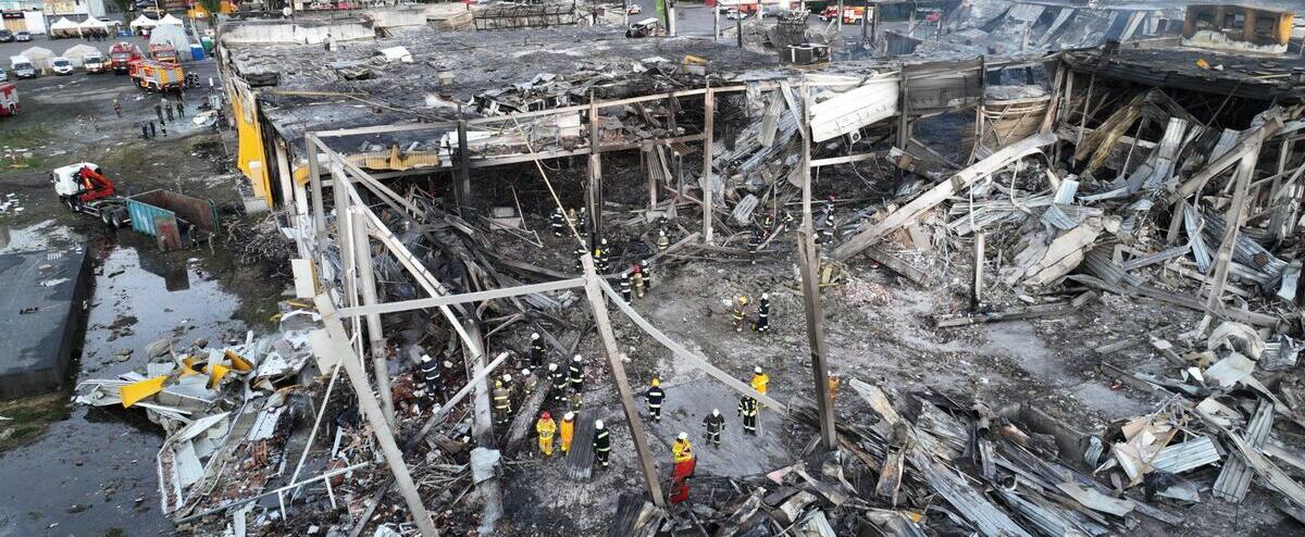 Zelensky suggère une commission d'enquête à Krementchouk et fait observer une minute de silence à l'ONU